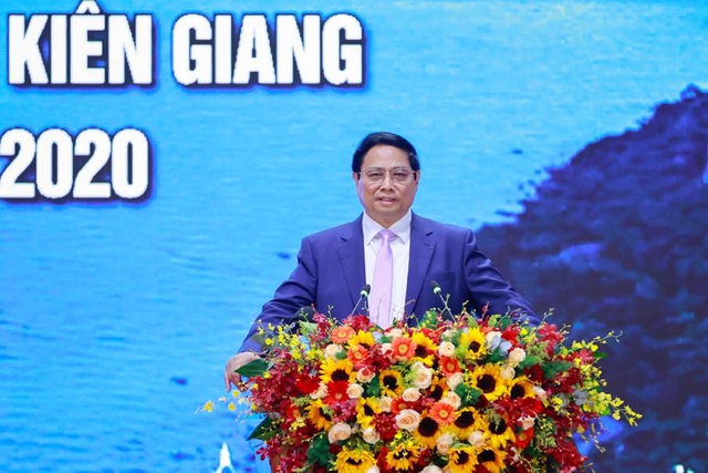Thủ tướng ghi nhận, biểu dương nỗ lực và thành tựu đạt được của chính quyền, quân và dân Thành phố Phú Quốc nói riêng, tỉnh Kiên Giang nói chung suốt nhiều năm qua